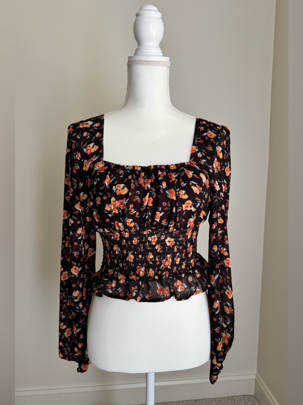 FRANCESCA'S MI AMI Black Floral Smocked Peasant Blouse or Top Sz M